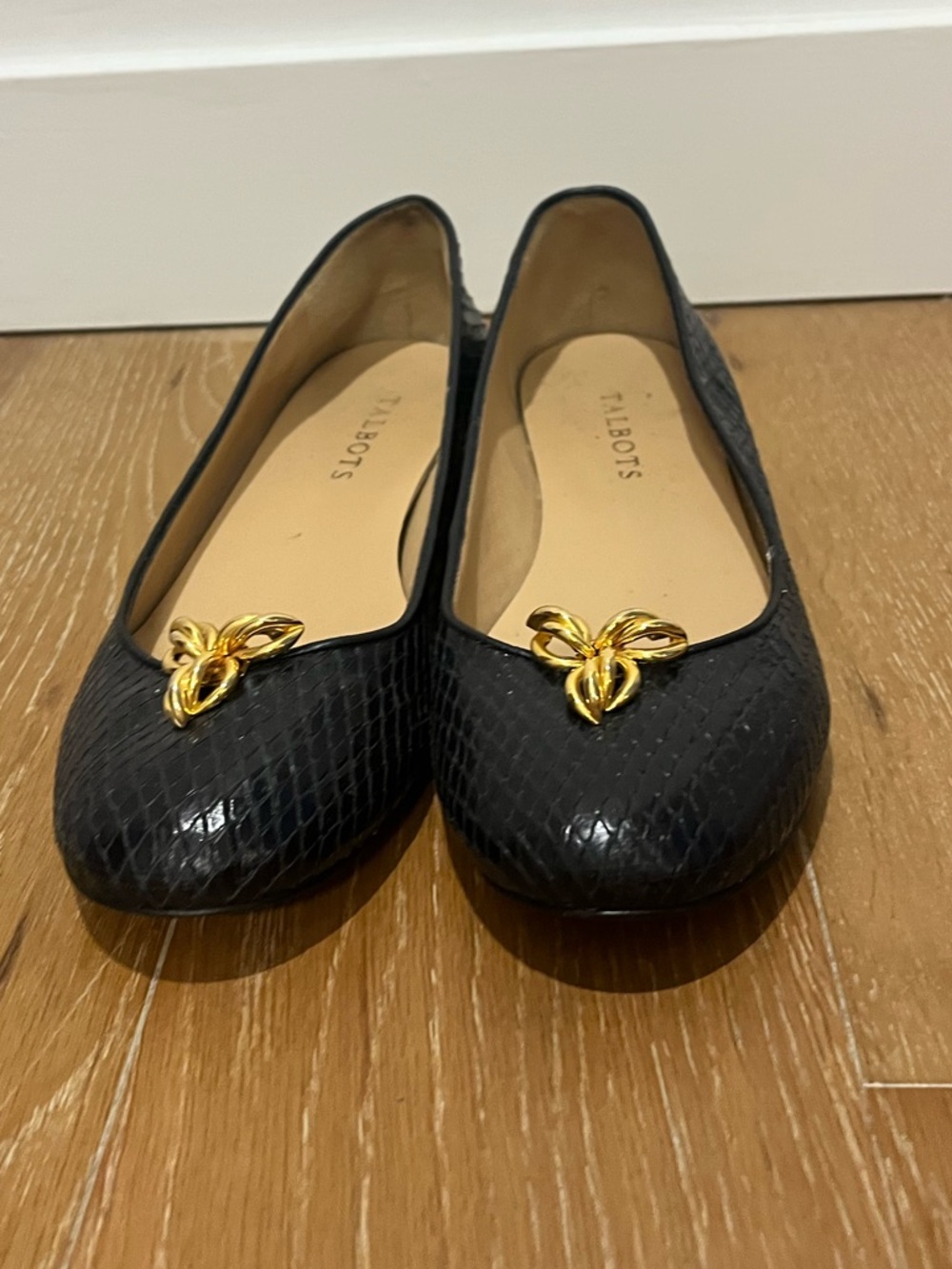 Talbots Navy Snake-Texture Flats with Gold Chain Accent Vintage Fallie w/box